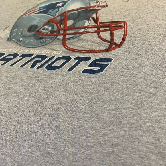 SOLD VINTAGE Y2K NEW ENGLAND PATRIOTS HELMET & LOGO NFL GRAY LARGE T-SHIRT - Picture 3 of 9